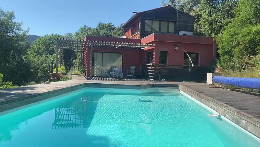 La piscine avec vue sur la montagne